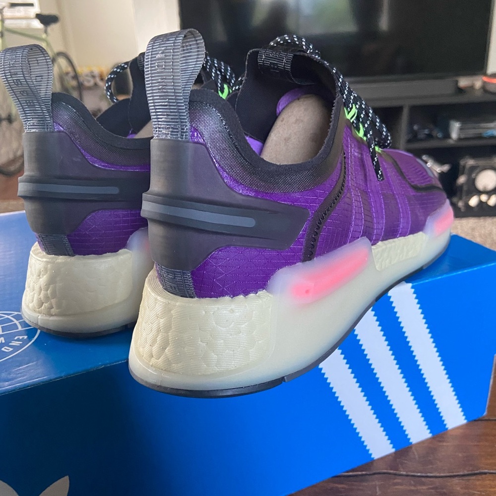 NMD_R1 V3 SHOES Purple - Picture 6 of 9